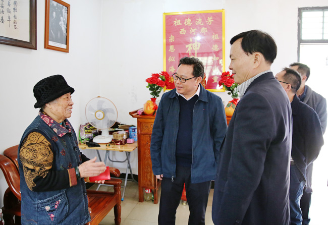省委组织部慰问团慰问儋州老党员老干部优秀人才 陈长林率队(配组图)