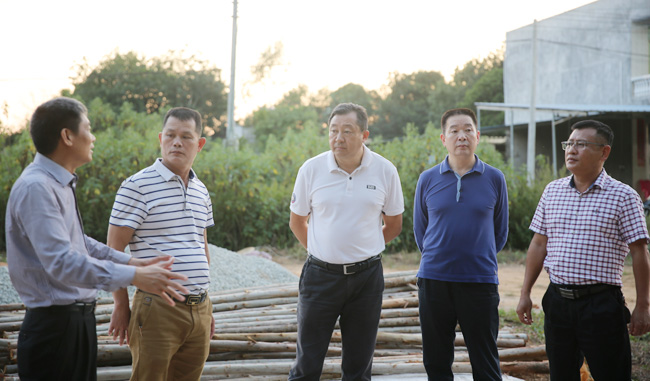 主任王克强在南丰镇松门村委会脱贫攻坚整村推进会上强调,南丰镇党委