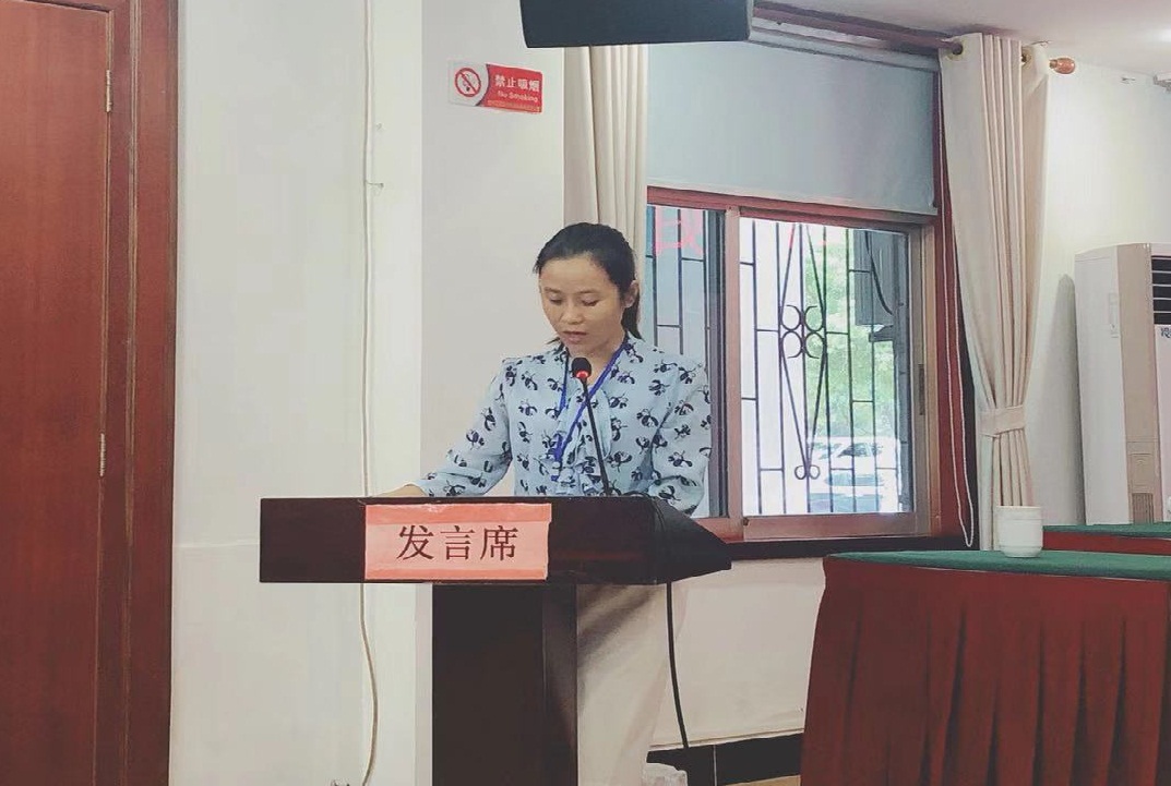 镇党委委员,妇联主席高小霞