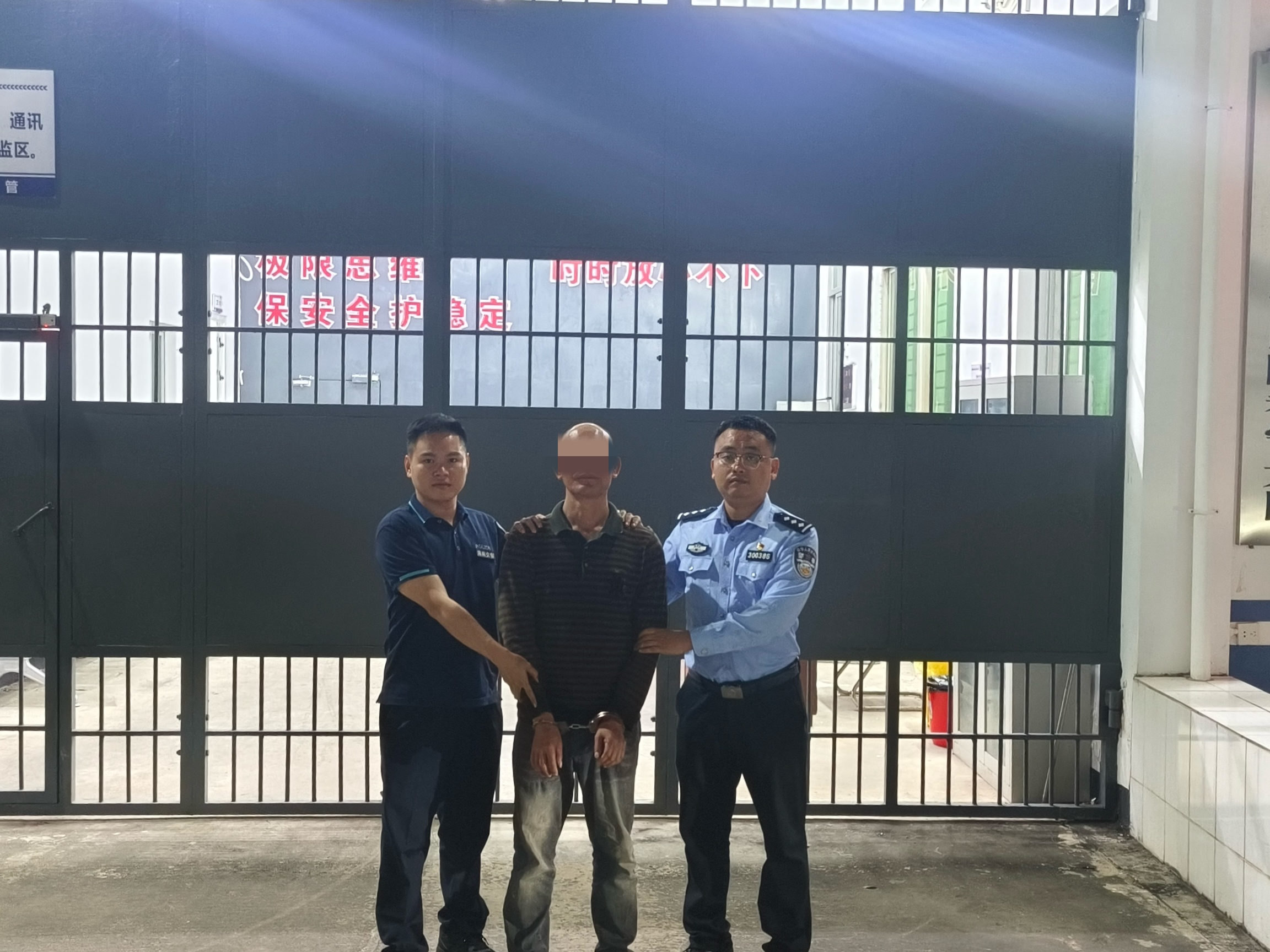 男子无证驾驶肇事逃逸 女友主动“顶包”双双被处罚