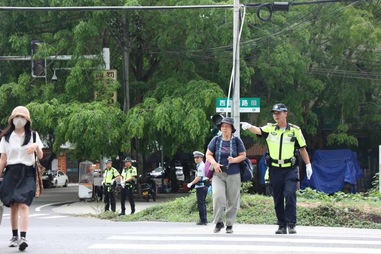 五一我在岗丨五一“警”相随，儋州交警守护您的平安路