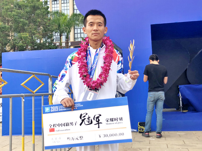 国内组冠军王涛上网.jpg