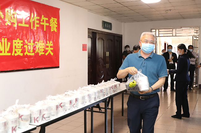 书记.jpg 书记.jpg