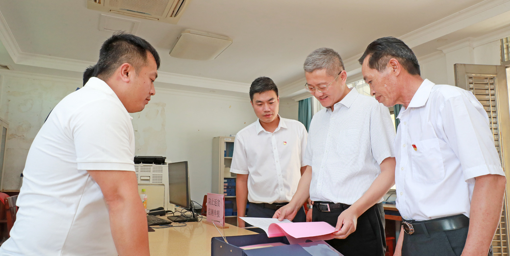 邹广调研开展深入贯彻中央八项规定精神学习教育情况