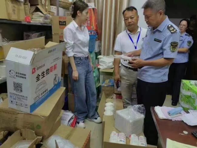 亮剑严治旅游市场塑料污染——儋州旅游整治办日查处5家违规储藏使用不可降解塑料制品企业