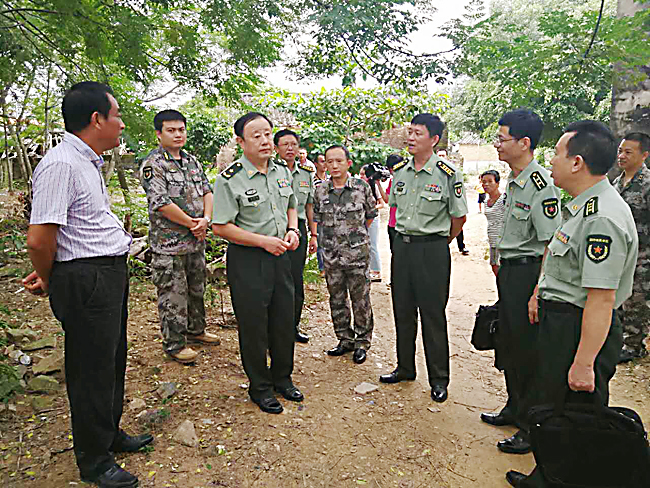 省军区到帮扶点东成镇调研扶贫工作(配图)